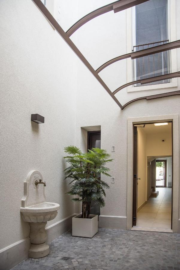 Camelot Appartamenti - Business E Holiday San Martino Buon Albergo Bagian luar foto