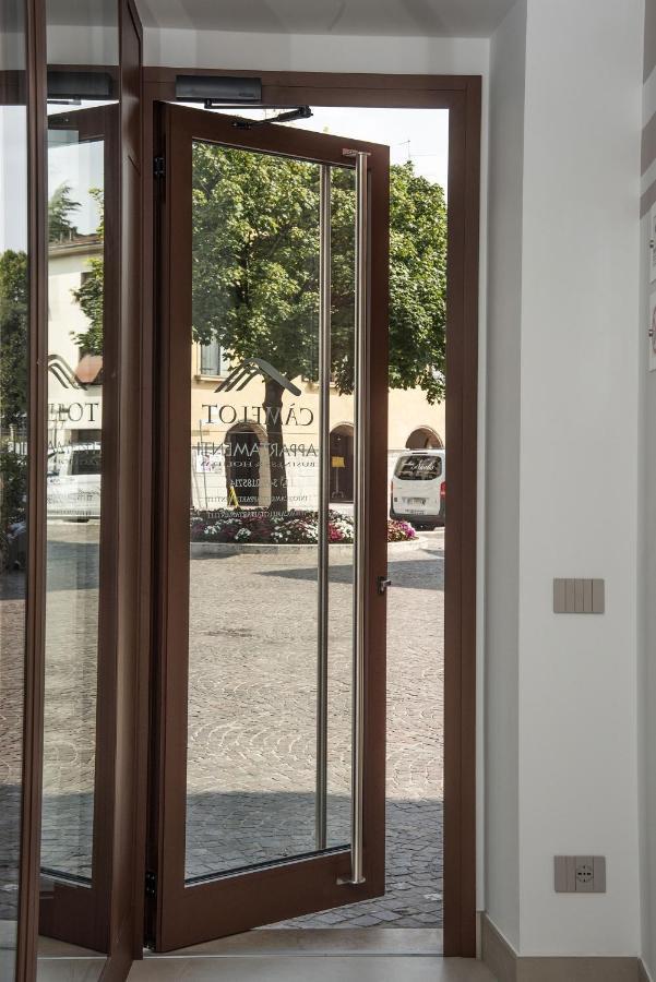 Camelot Appartamenti - Business E Holiday San Martino Buon Albergo Bagian luar foto