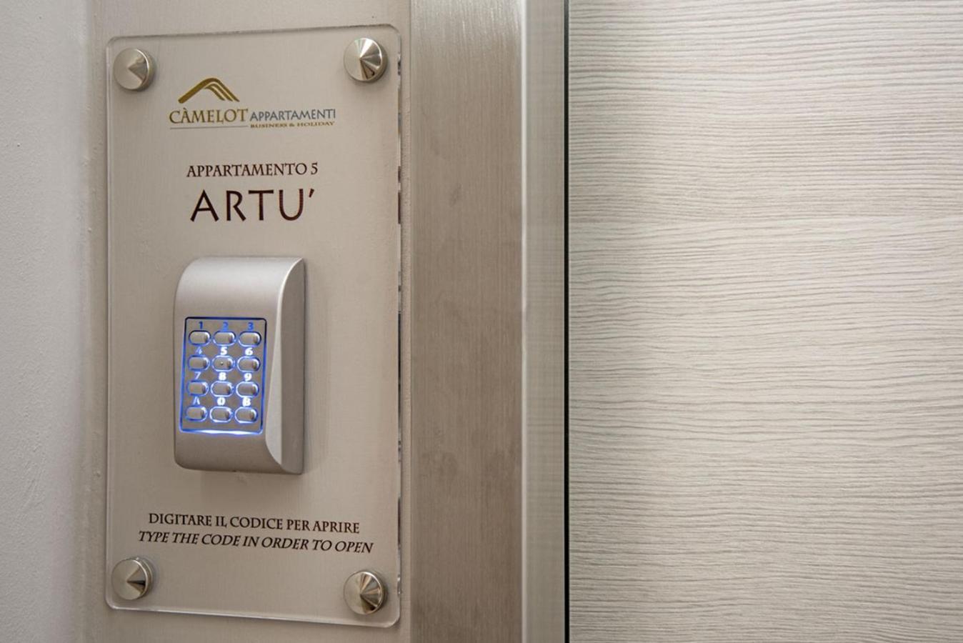 Camelot Appartamenti - Business E Holiday San Martino Buon Albergo Bagian luar foto