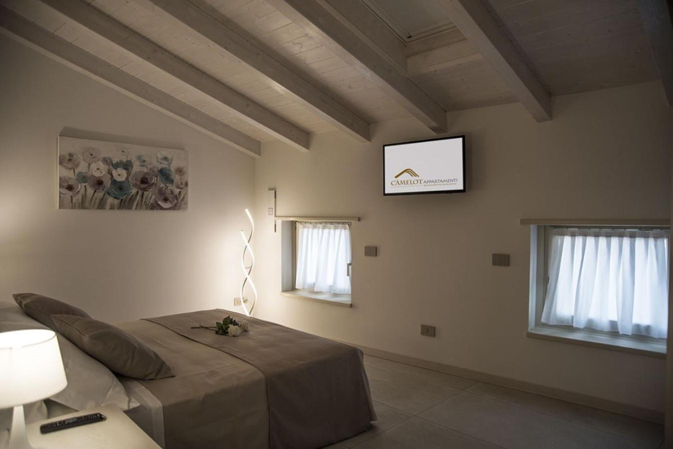 Camelot Appartamenti - Business E Holiday San Martino Buon Albergo Bagian luar foto