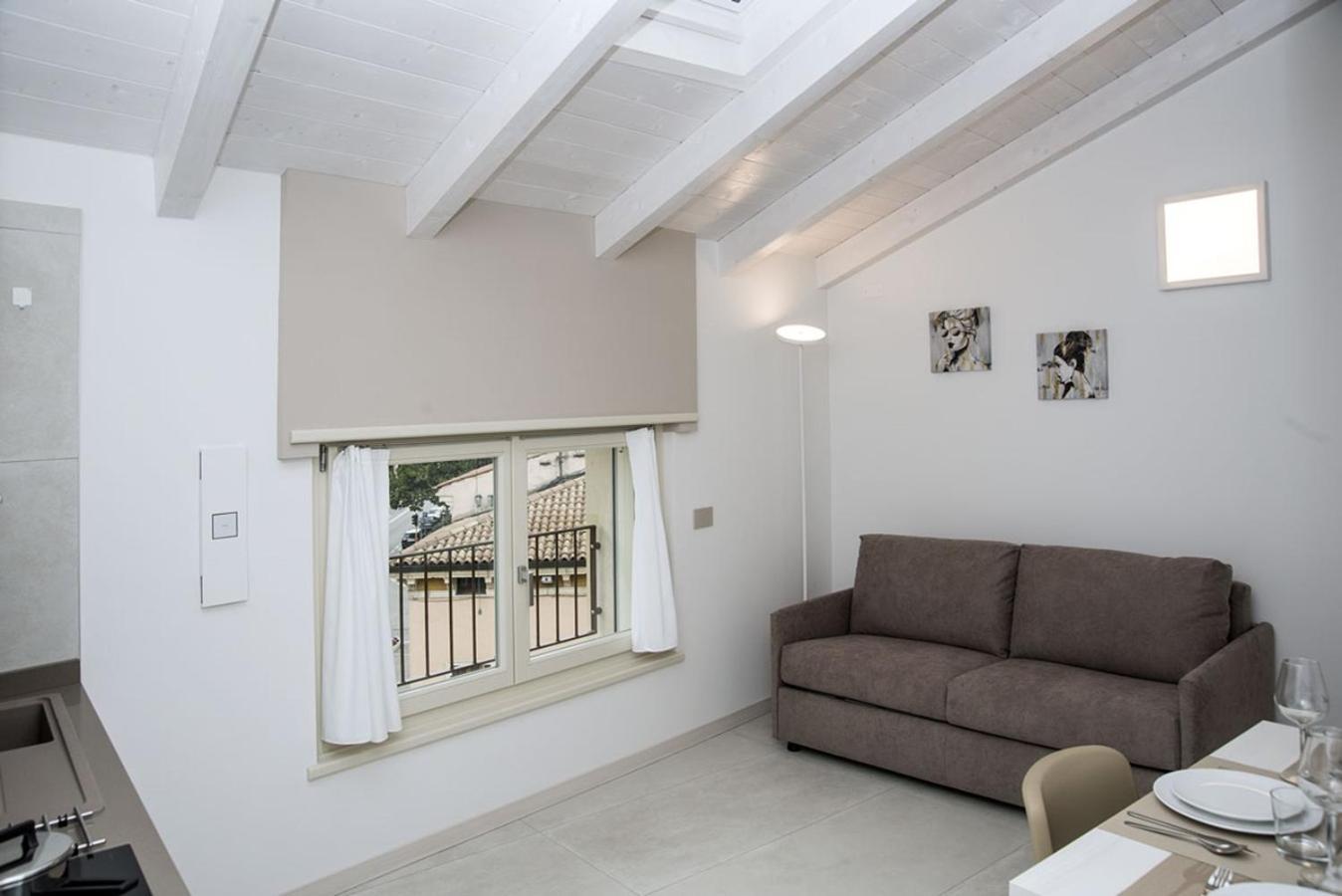 Camelot Appartamenti - Business E Holiday San Martino Buon Albergo Bagian luar foto