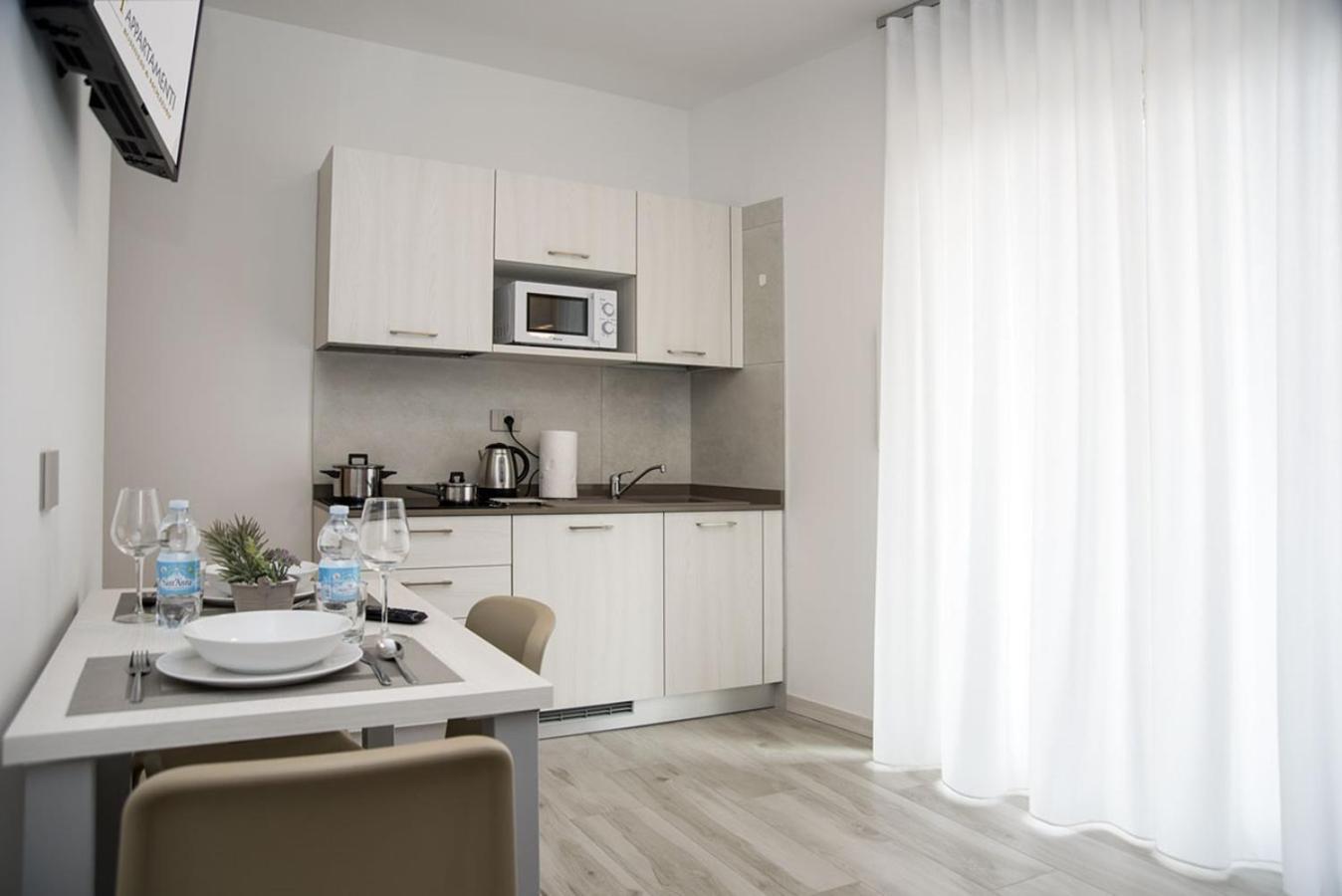 Camelot Appartamenti - Business E Holiday San Martino Buon Albergo Bagian luar foto