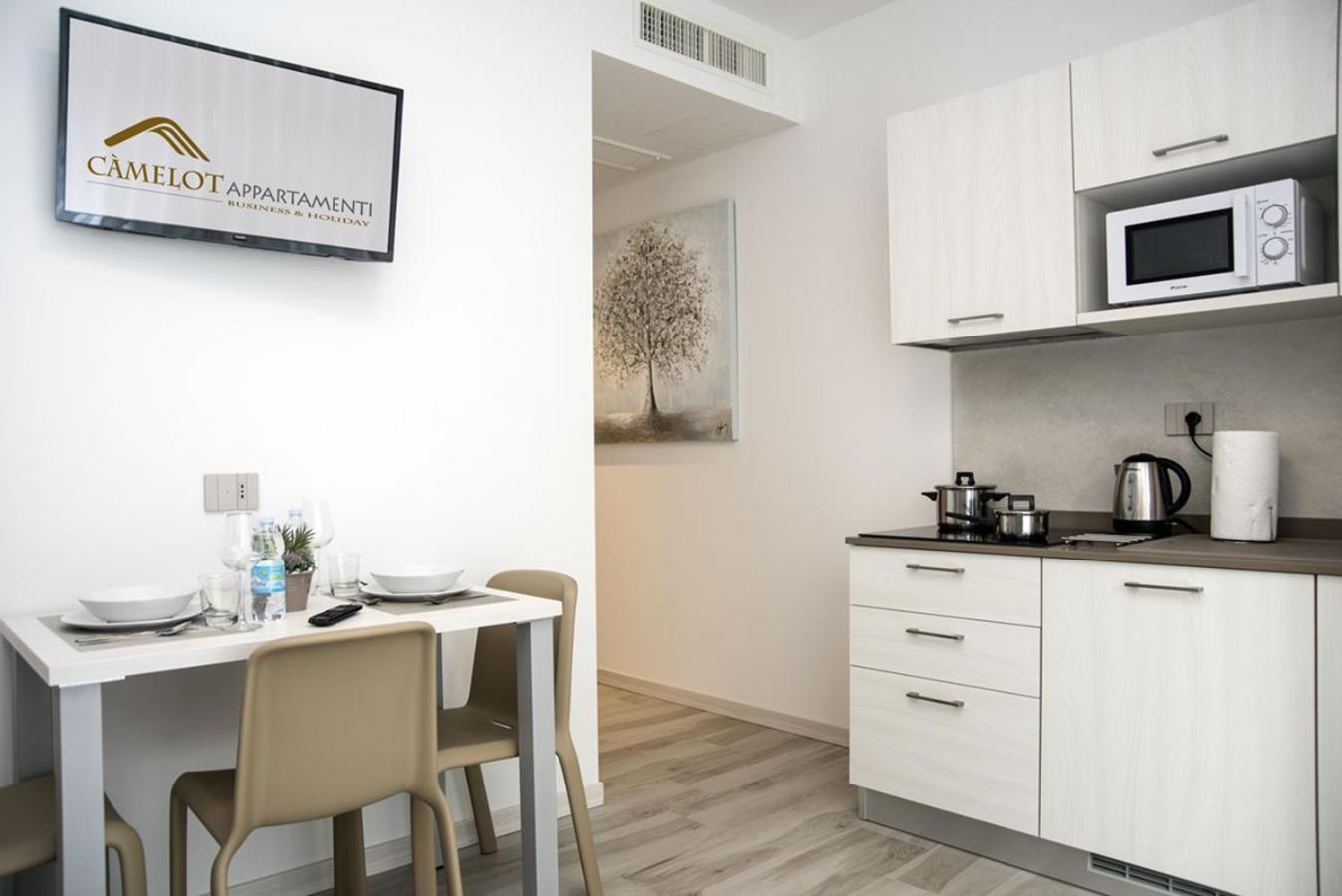 Camelot Appartamenti - Business E Holiday San Martino Buon Albergo Bagian luar foto