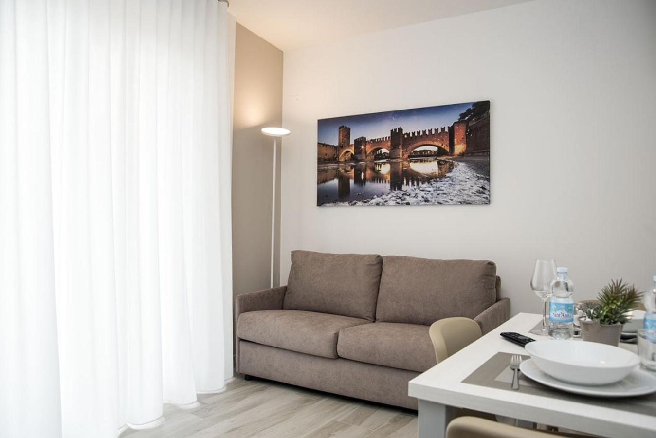 Camelot Appartamenti - Business E Holiday San Martino Buon Albergo Bagian luar foto