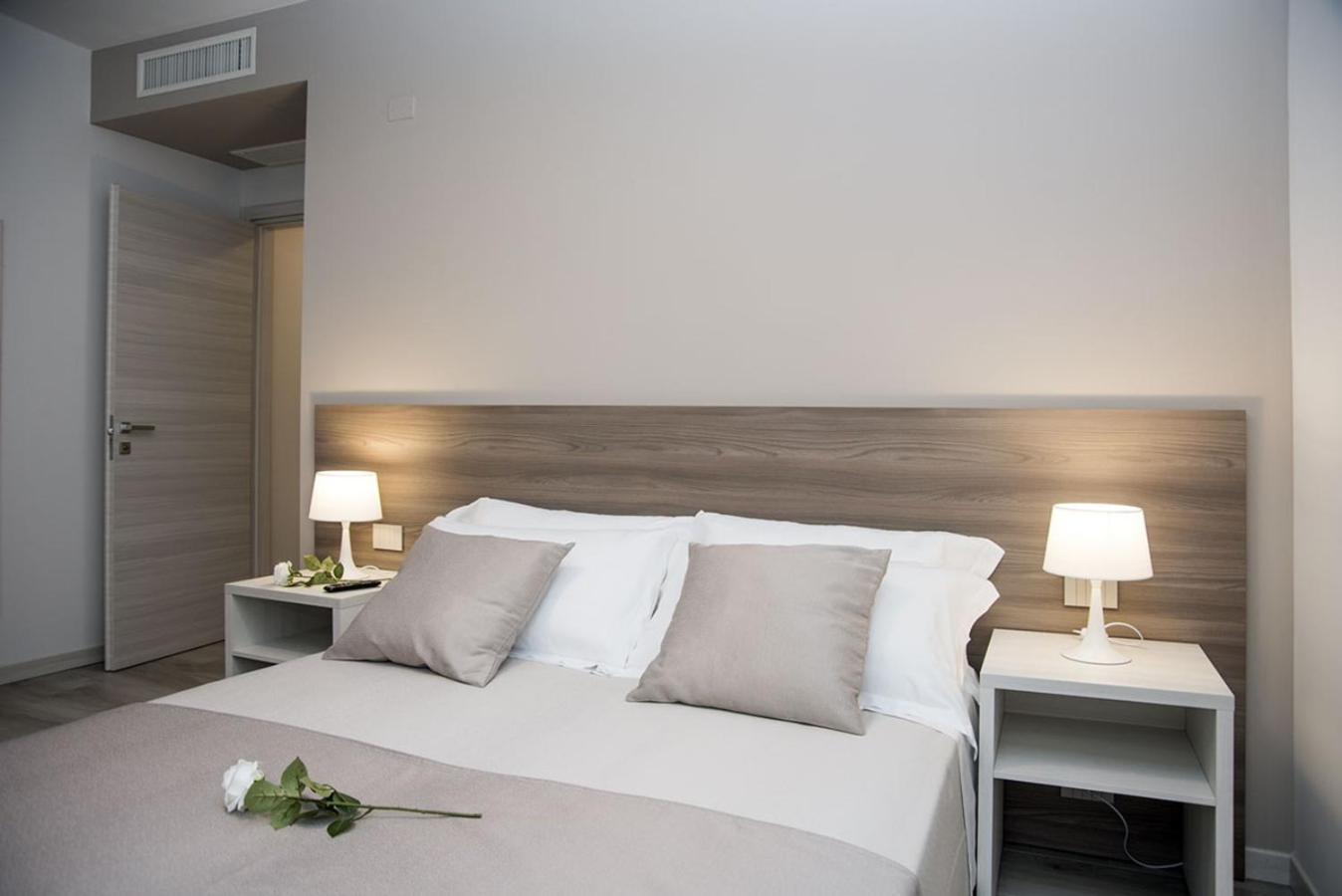 Camelot Appartamenti - Business E Holiday San Martino Buon Albergo Bagian luar foto