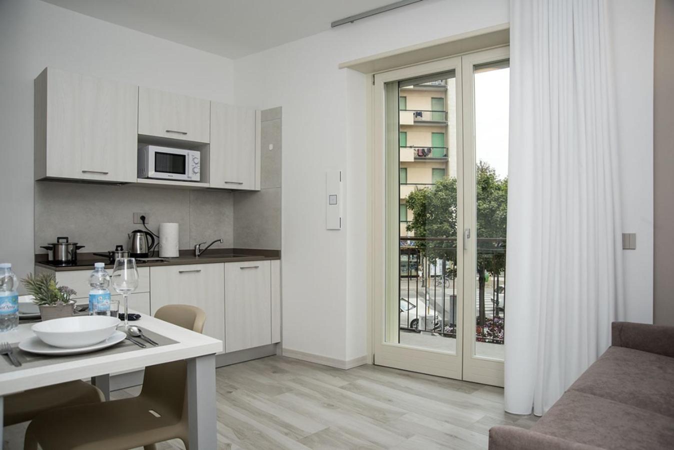 Camelot Appartamenti - Business E Holiday San Martino Buon Albergo Bagian luar foto