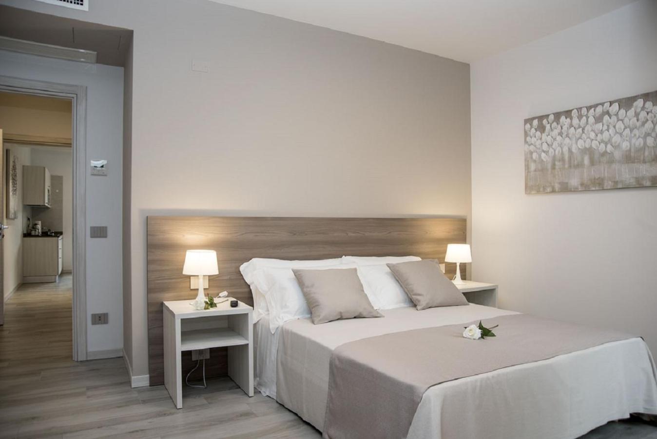 Camelot Appartamenti - Business E Holiday San Martino Buon Albergo Bagian luar foto