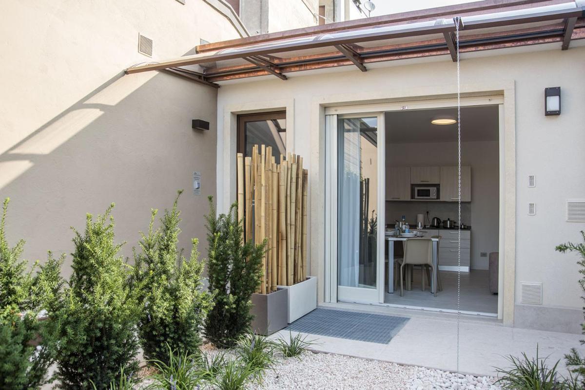 Camelot Appartamenti - Business E Holiday San Martino Buon Albergo Bagian luar foto