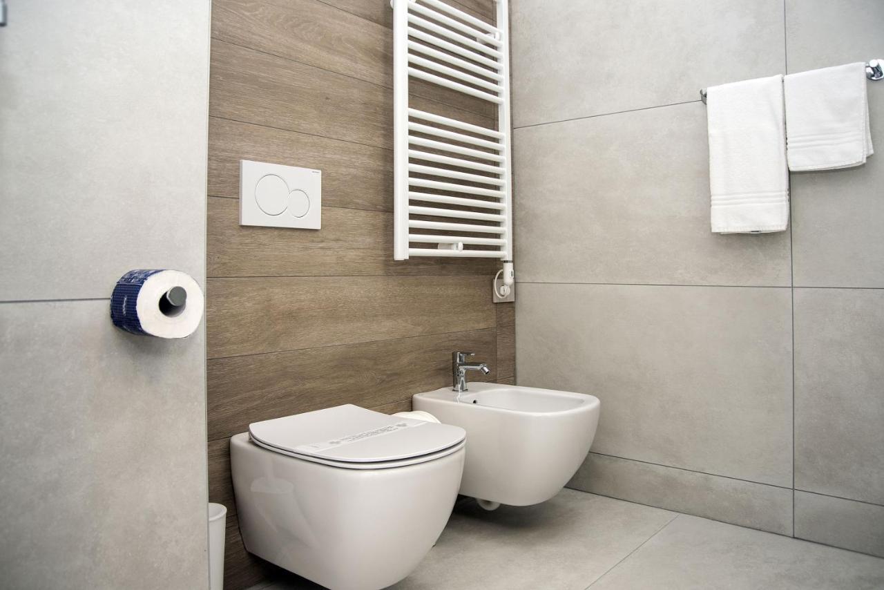 Camelot Appartamenti - Business E Holiday San Martino Buon Albergo Bagian luar foto