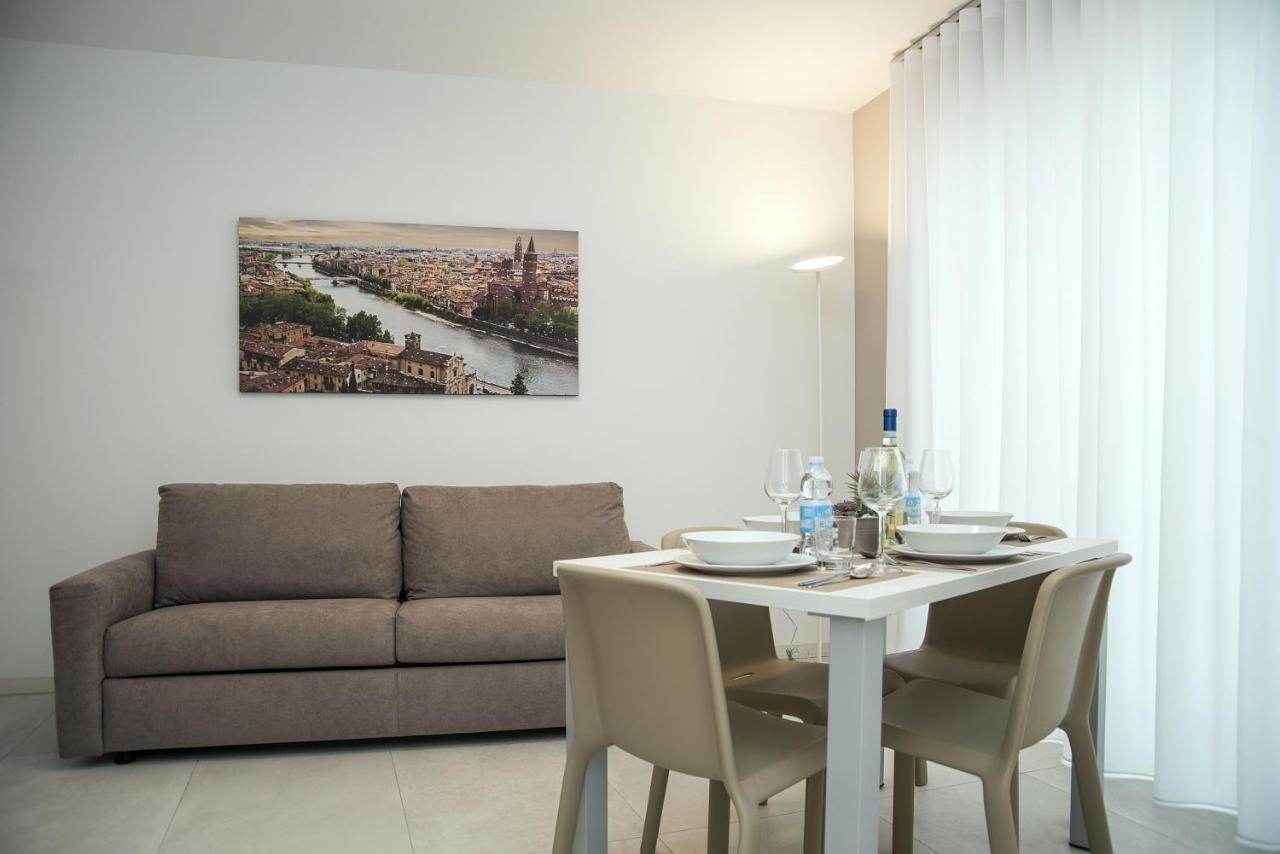 Camelot Appartamenti - Business E Holiday San Martino Buon Albergo Bagian luar foto