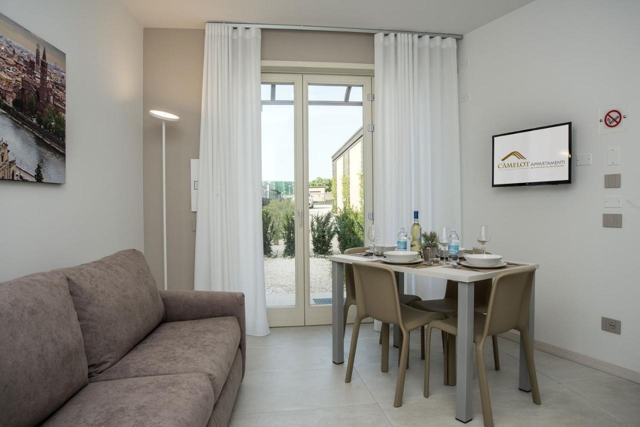 Camelot Appartamenti - Business E Holiday San Martino Buon Albergo Bagian luar foto