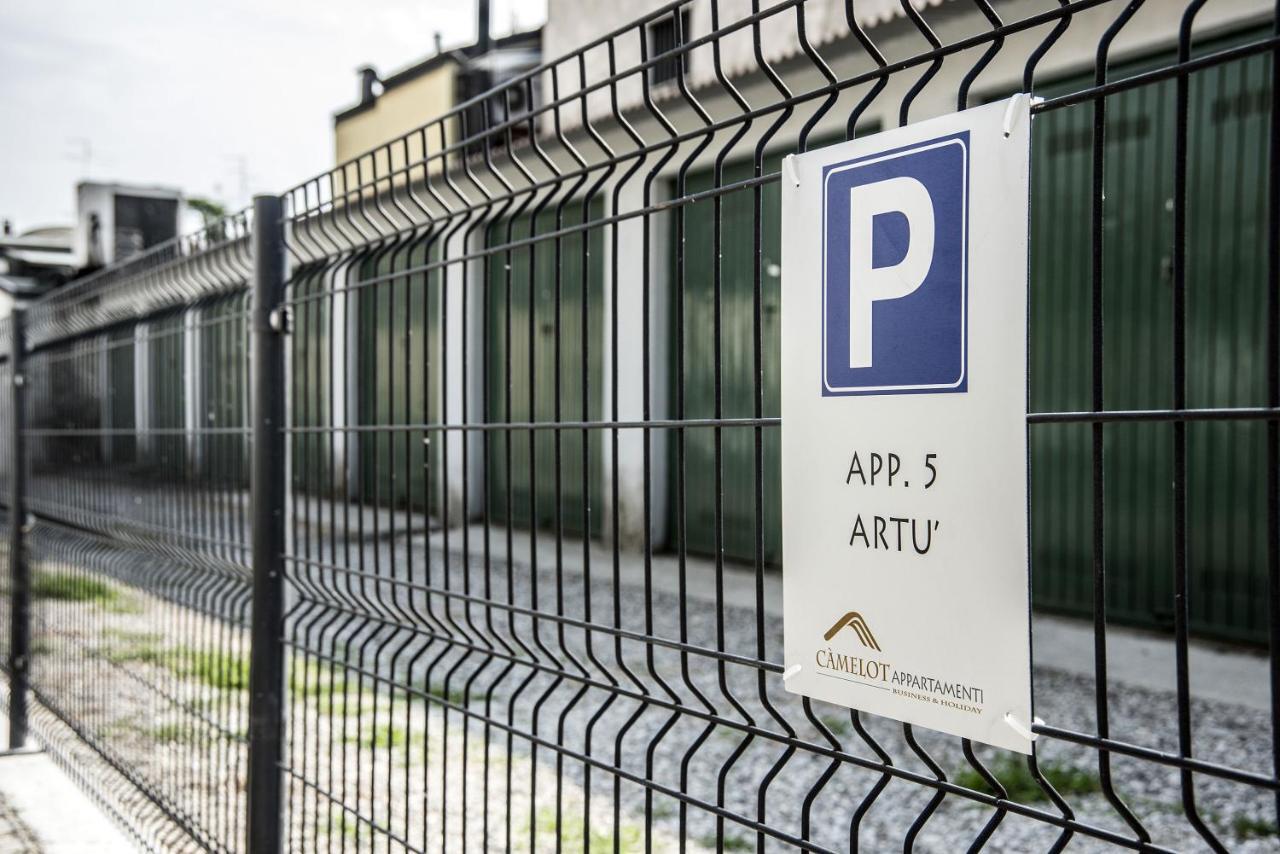 Camelot Appartamenti - Business E Holiday San Martino Buon Albergo Bagian luar foto