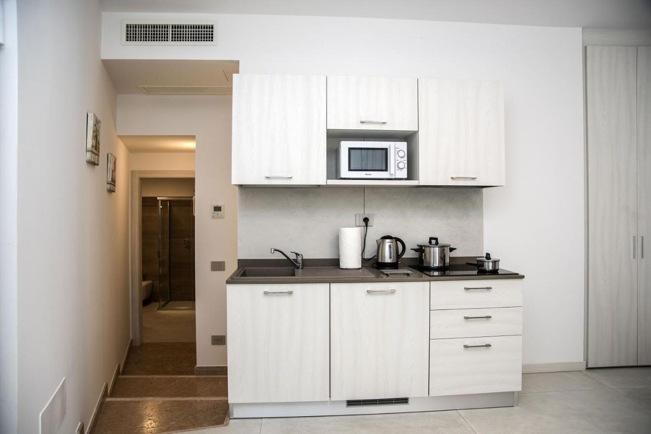 Camelot Appartamenti - Business E Holiday San Martino Buon Albergo Bagian luar foto
