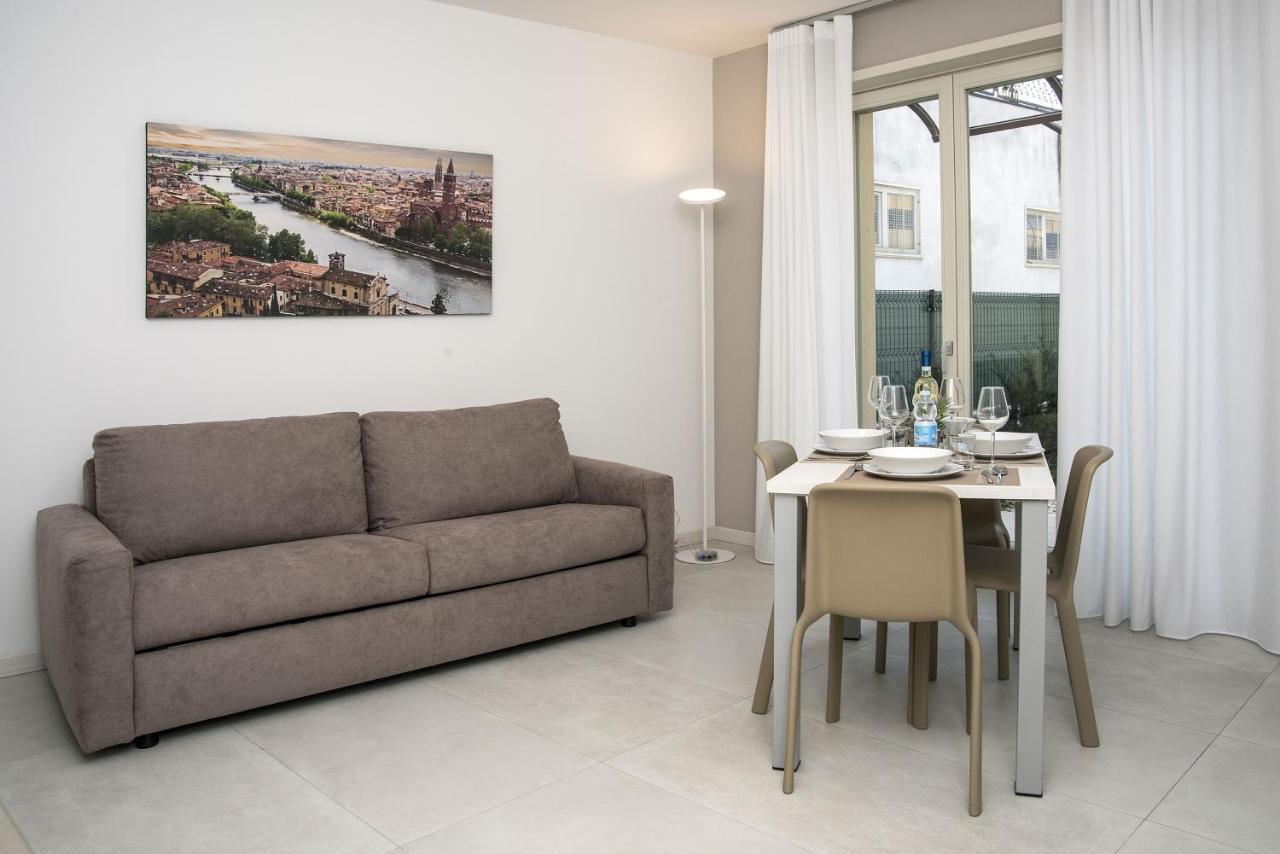 Camelot Appartamenti - Business E Holiday San Martino Buon Albergo Bagian luar foto