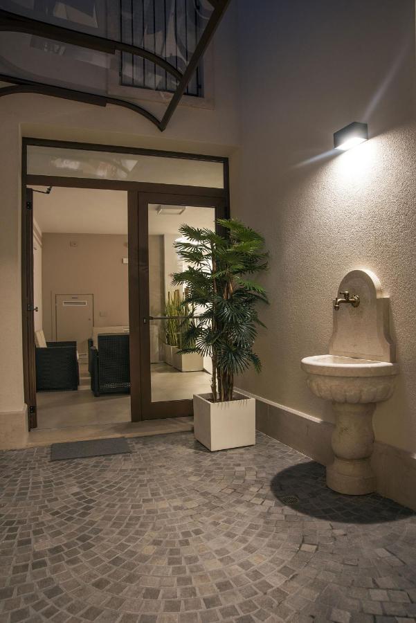 Camelot Appartamenti - Business E Holiday San Martino Buon Albergo Bagian luar foto