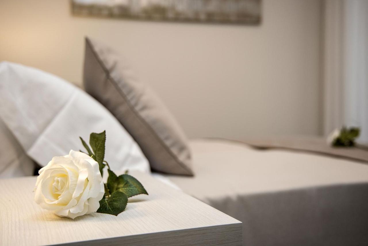Camelot Appartamenti - Business E Holiday San Martino Buon Albergo Bagian luar foto